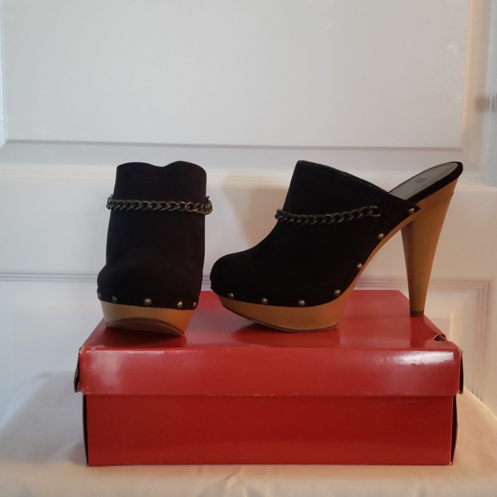 Elle Clogs - Picture 3 of 4